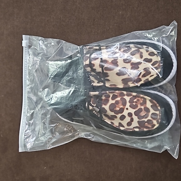 Women Leopard Pattern Casual Shoes - Picture 9 of 9